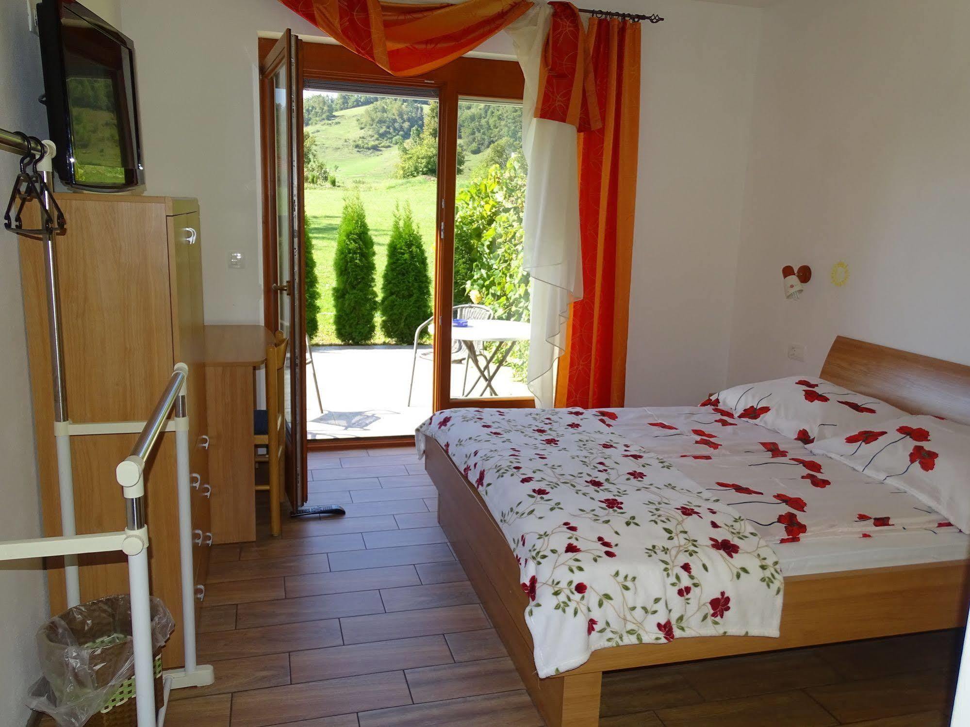 Guesthouse Mesec Zaplana Верхника Экстерьер фото