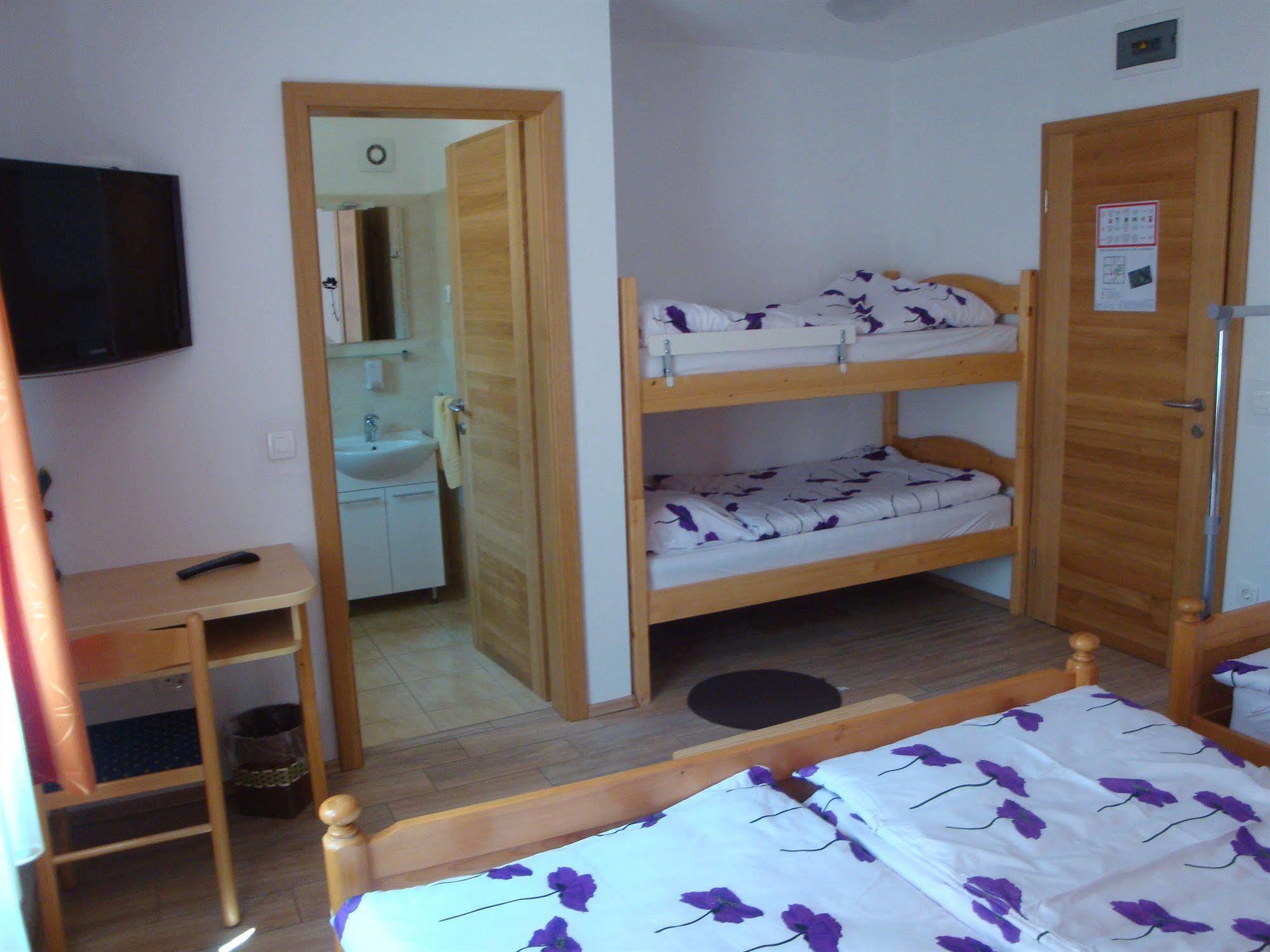 Guesthouse Mesec Zaplana Верхника Экстерьер фото