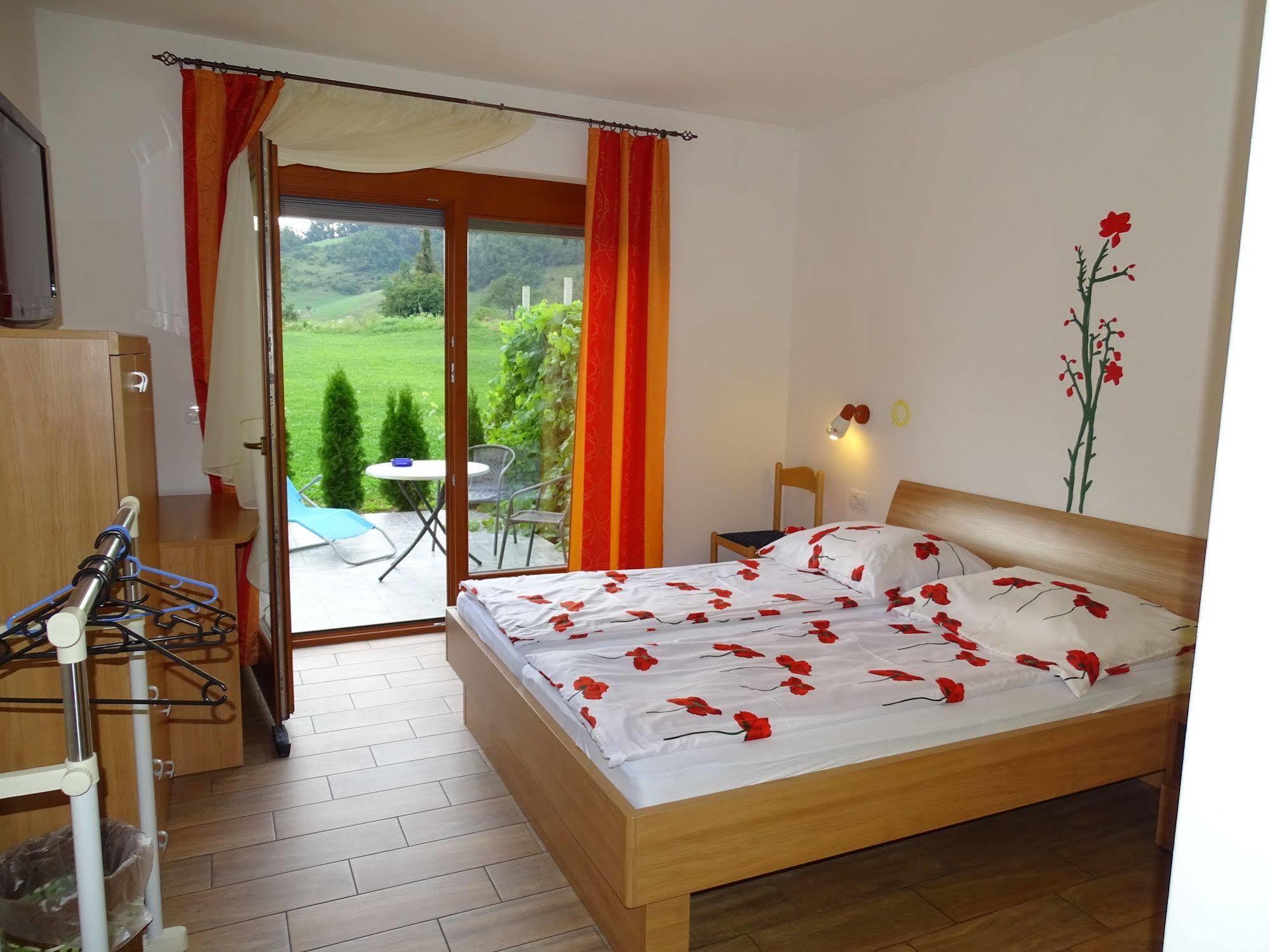 Guesthouse Mesec Zaplana Верхника Экстерьер фото